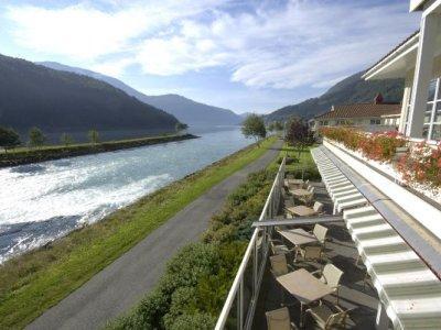 Готель Loenfjord Екстер'єр фото